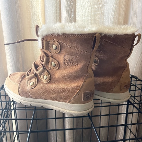 Sorel boots - Picture 5 of 5